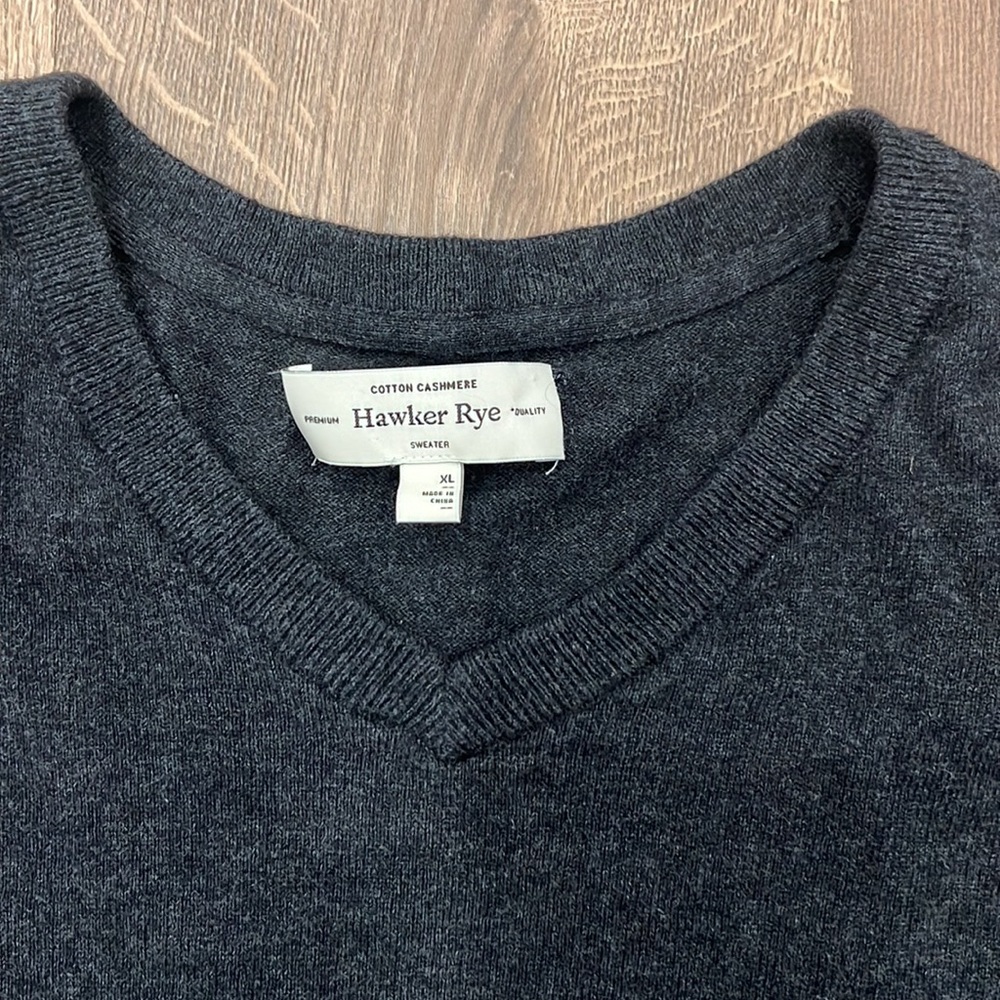 Cashmere/cotton Hawker Rye men’s v neck sweater XL